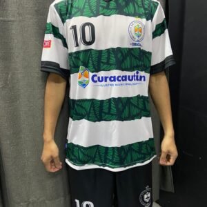 Uniformes deportivo Escuela de Fúltbol municipal de Curacautín, diseño franjas blanco y verde