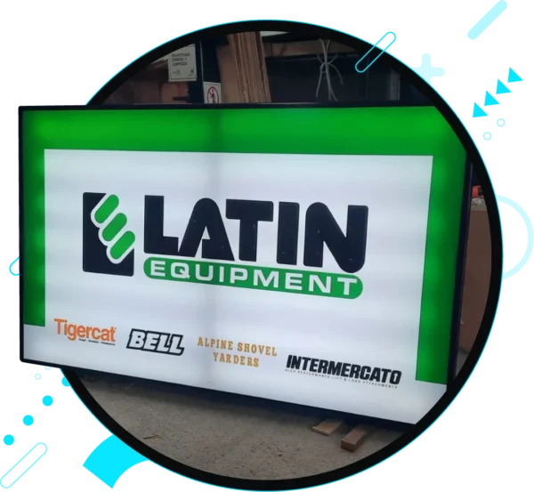 Cartel iluminado de Latin Equipment con marcas asociadas en un diseño moderno y atractivo.