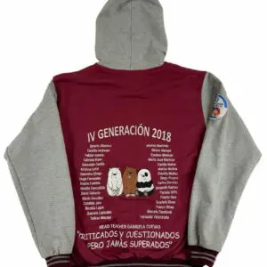 Jacket de graduación burdeos y grises para la IV Generación 2018 con nombres y mensaje especial.