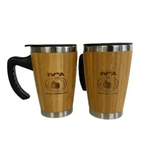 Mugs de bambú personalizables y ecológicos, perfectos para regalos sostenibles y con estilo.