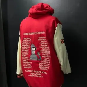 Hoodie de graduación rojo y crema, diseño divertido con homenaje a estudiantes y su profesor.