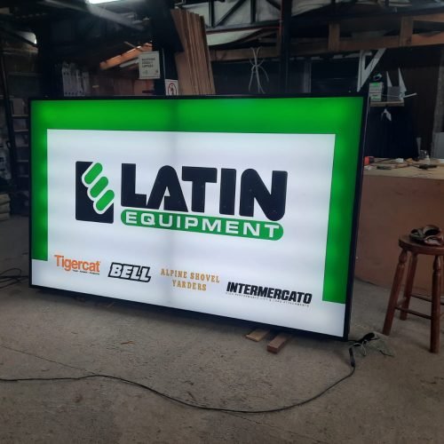 Fabricación de Letrero Luminosos para Latin Equipment Temuco