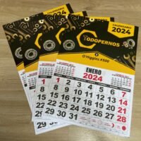 Calendario 2024 promocional con diseño atractivo y práctico para empresas y oficinas.