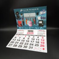 Calendario 2025 de enero con Climalider y productos HVAC en diseño moderno y colorido.