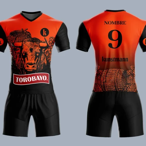 Jersey de fútbol Torobayo con gráfico de toro y nombre Kunstmann, color naranja y negro.