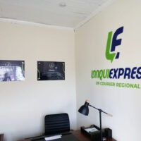 Oficina moderna de LQ Express, ideal para un ambiente profesional de mensajería y logística.