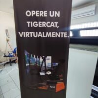 Entrena tus habilidades operando un Tigercat en un entorno virtual seguro y envolvente.