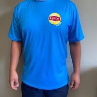 Polera azul Lipton: comodidad y estilo para actividades deportivas y casuales.