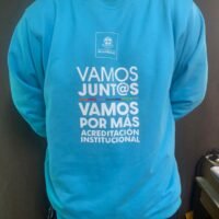 Sudadera turquesa para la acreditación institucional: ¡Juntos por un futuro mejor!