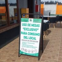 Mesas exclusivas para consumo en el local: medidas de prevención y seguridad.