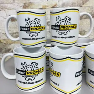 Tazas blancas personalizadas de Ferre ProMax, ideales para promociones y uso corporativo.