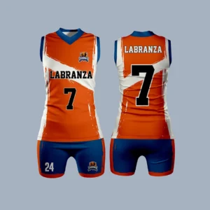 Uniforme de baloncesto Labranza en naranja y azul, con el número 7 destacado.